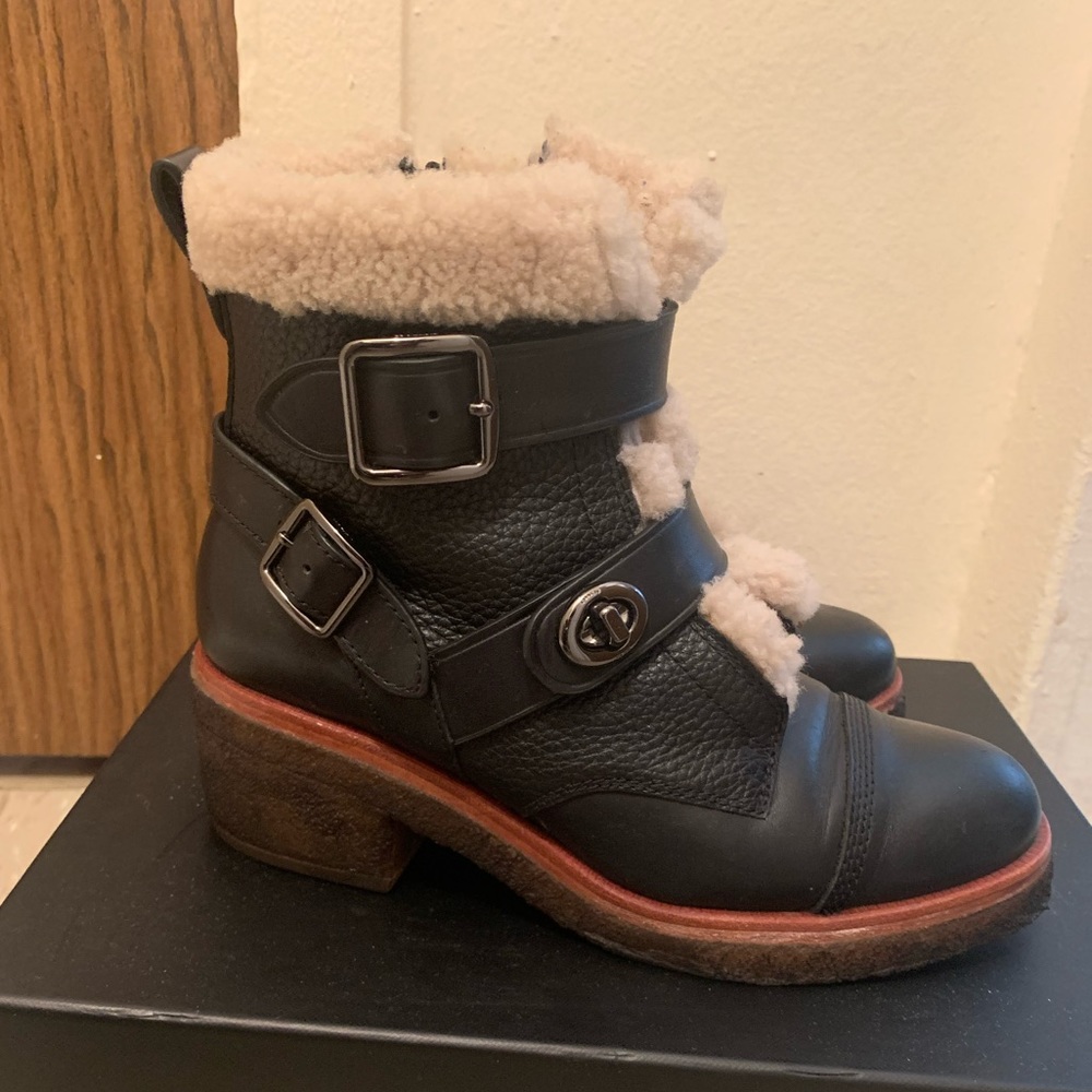 Pre-owned with dust bag, extra shipping cost for box. Great for winter and snow